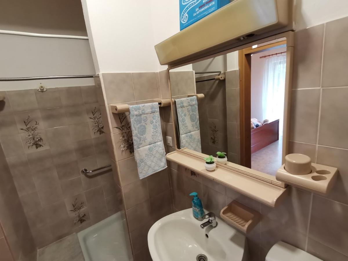 Apartment Studio Zvonka Zambratija  Bagian luar foto