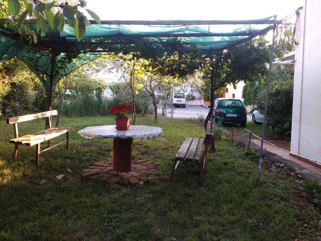 Apartment Studio Zvonka Zambratija  Bagian luar foto
